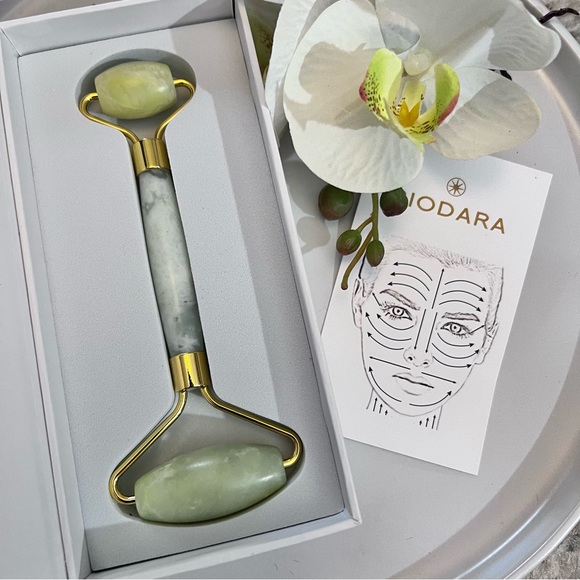 Free People Biodora Jade Message Face Roller Large New - Picture 3 of 4